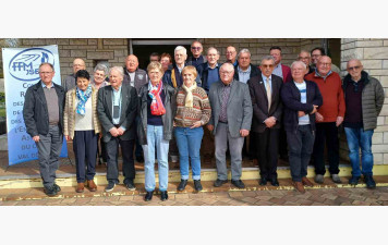 Réunion de travail à Allouis.