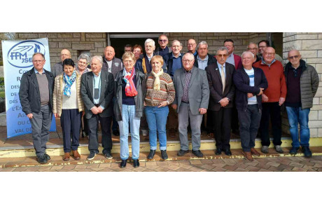 Réunion de travail à Allouis.